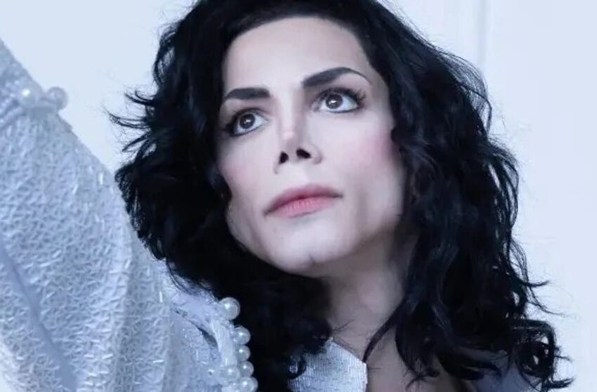  (FOTO) El este bărbatul care se operează de la 15 ani pentru a semăna cu Michael Jackson. Cum arăta înainte de intervențiile estetice