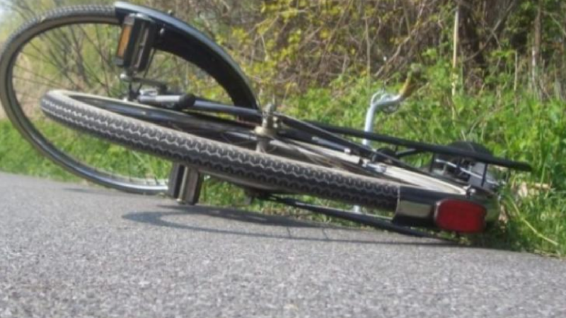  Un copil de 5 ani pe bicicletă, lovit de o mașină la Mitoc: Minorul, transporat în stare gravă la spital