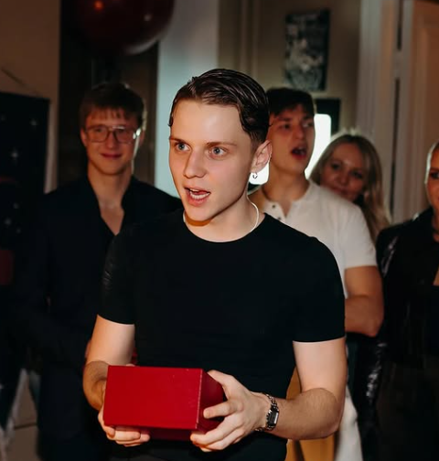  (VIDEO) Performanță istorică pentru Vania Dmitrienko! Artistul a intrat în Cartea Recordurilor din Rusia la doar 20 de ani