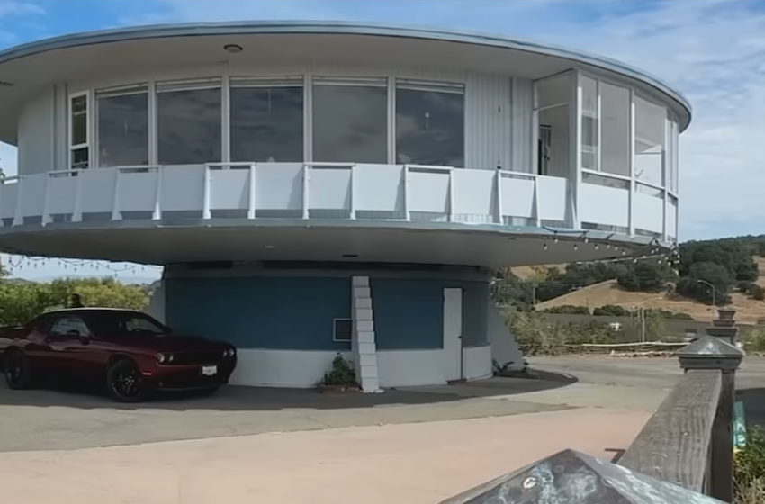  (VIDEO) O locuință care se rotește la 320 de grade a fost scoasă la vânzare în California. Cât costă iconica „Casă Spațială”