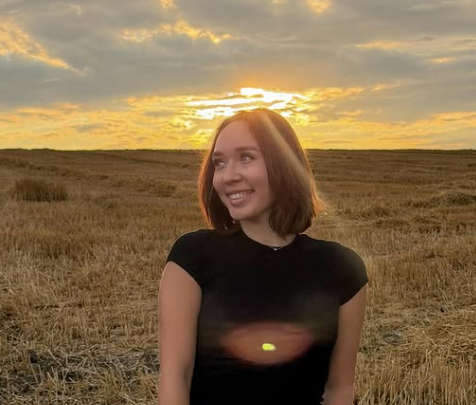  „Ai 4 copii, fii femeie matură!” Katy Black, criticată dur după ce a ieșit la o întâlnire. Reacția acidă a influenceriței: „Când e voie să nu mai porți doliu?”