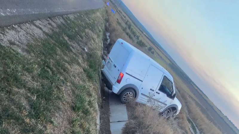  Accident grav la Țipala: Un șofer și două copile, de 2 și 7 ani, spitalizați după ce au ajuns cu mașina într-un șanț