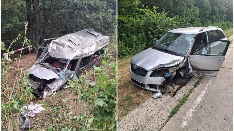  (FOTO) Zece persoane, spitalizate după accidentul cumplit de lângă Codreanca: O șoferiță a ieșit pe contrasens și a lovit microbuzul cu pasageri, care s-a răsturnat