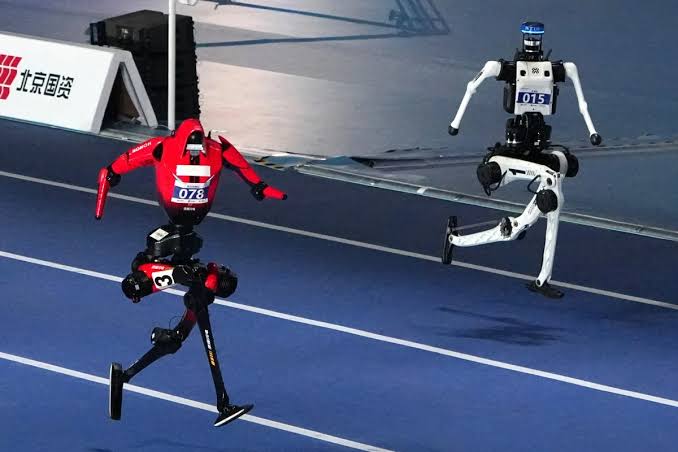  (VIDEO) Usain Bolt, ,,întrecut” de un robot. Androidul care a devenit vedeta Jocurilor Mondiale