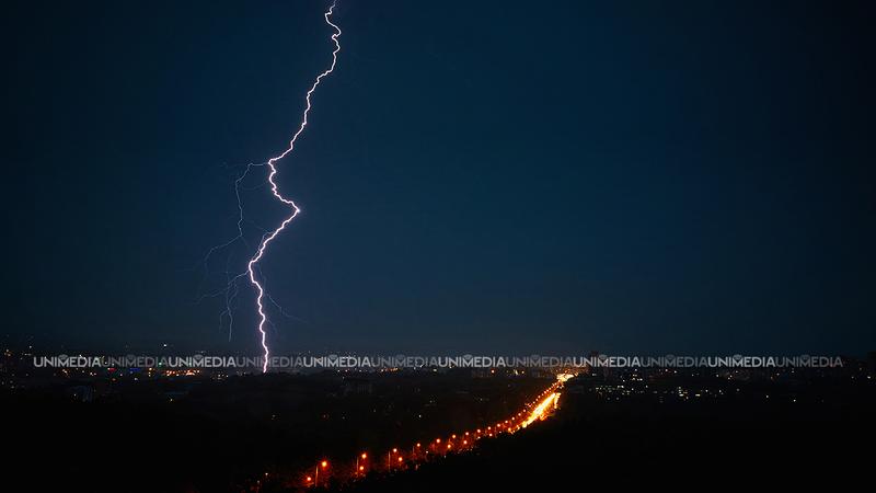  Cod galben de ploi puternice și descărcări electrice aproape în toată Moldova: Harta zonelor vizate, în acest weekend