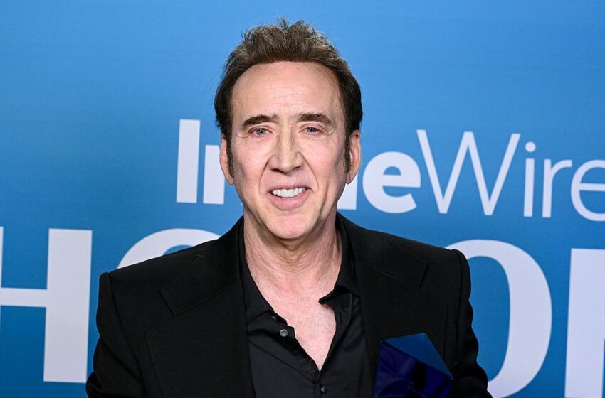  (FOTO) Nicolas Cage, de nerecunoscut! Cum a apărut actorul de 62 de ani pe covorul roșu alături de soția sa