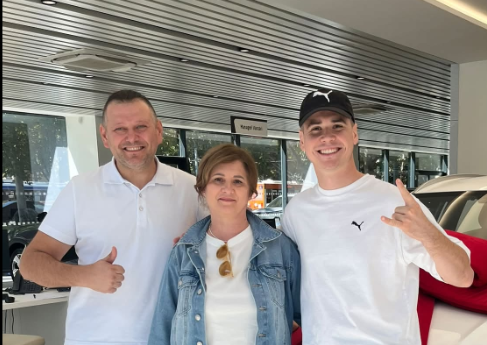  (FOTO) Gest plin de recunoștință! Satoshi i-a cumpărat mamei sale o mașină nouă: Ce automobil a ales artistul