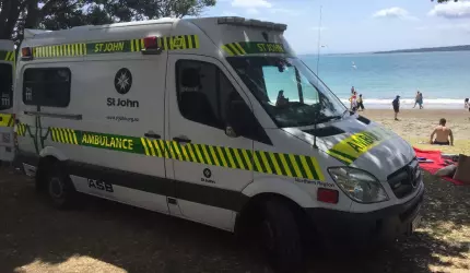  Un bărbat de 82 de ani a murit după o bătaie pe plajă, în Grecia. Conflictul ar fi pornit de la un şezlong