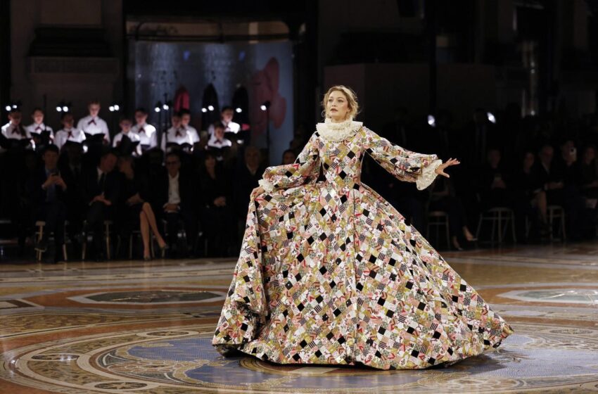  (VIDEO) Gigi Hadid, Naomi Campbell sau Monica Bellucci, vedetele unei grandioase prezentări de modă, în Milano