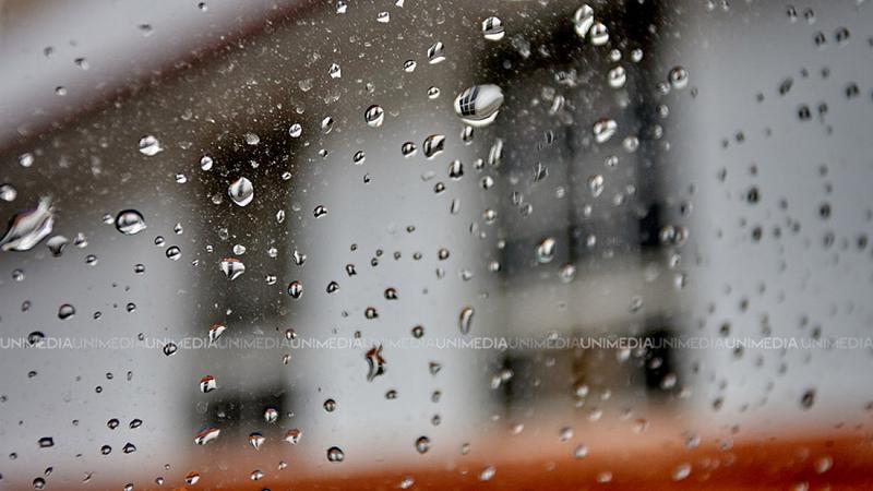  Vreme închisă de toamnă: Meteorologii anunță ploi spre seară