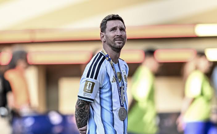 (VIDEO) Moment jenant la retragerea lui Messi. Ce a apărut pe cer la spectacolul cu drone dedicat argentinianului. Peste 80.000 de oameni au huiduit copios
