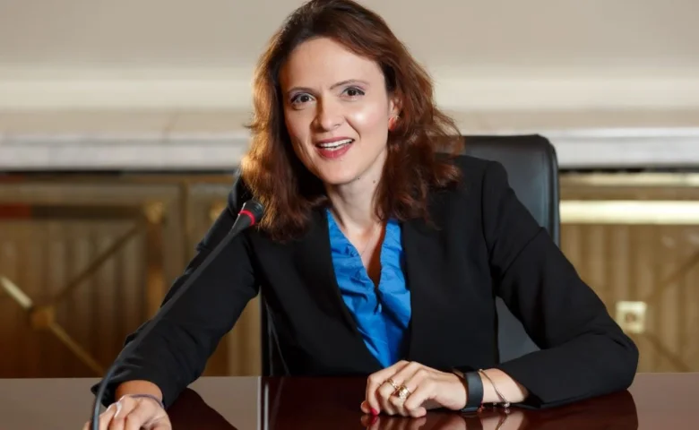 Inițiativă USR: Studenții să cumpere abonamentul de transport la preț redus direct la casă
