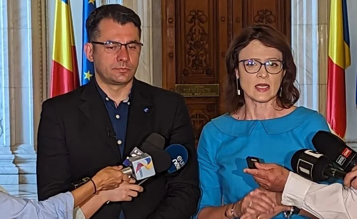 Ligia Deca a modificat, prin OUG, a treia oară legile Educației. USR îi cere să explice de ce și care e direcția în care îndreaptă Educația