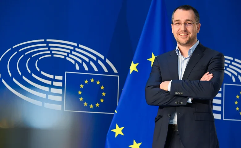 Vlad Voiculescu: Cu Rafila și Rogobete, România ar putea pierde 2 miliarde de euro pentru spitale. Bani europeni, bani gratis