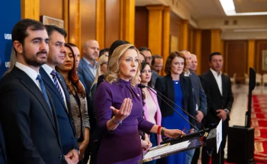 Elena Lasconi: PNL-ul lui Iohannis și Ciucă are de ales - poporul sau PSD. Îi solicităm lui Nicolae Ciucă să semneze moțiunea de cenzură inițiată de USR