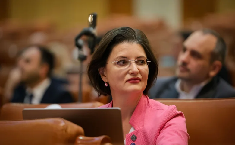 USR adaptează legislația la realitatea satului românesc. Proiect pentru clase separate, nu simultane, în comune