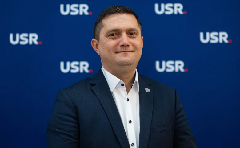 Inițiativă legislativă USR: statul nu trebuie să mai cumpere dependență digitală din bani publici