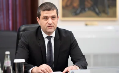 Ministrul Radu Miruță a găsit un atelier de ciocolată într-o clădire a Ministerului Transporturilor. Directoarea CENAFER va fi demisă