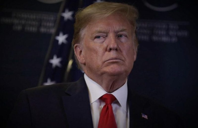 Lo scontro fra Trump e apparati Usa è sempre più scenografico