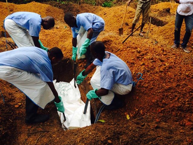 In Liberia, defeated a quarantine center for patients with Ebola patients in the wild