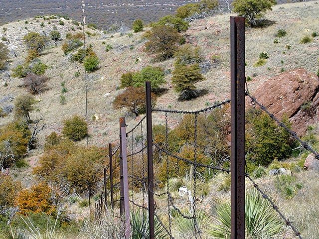 Well-known conservative provocateur illegally crossed the border between Mexico and the United States in the mask Bin Laden (VIDEO)