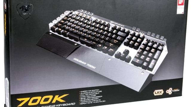 Cougar 700K: mechanical keyboard with raspolovinennym space and flexible lighting