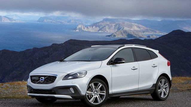 Volvo V40 Cross Hatch has a new turbo and all-wheel drive