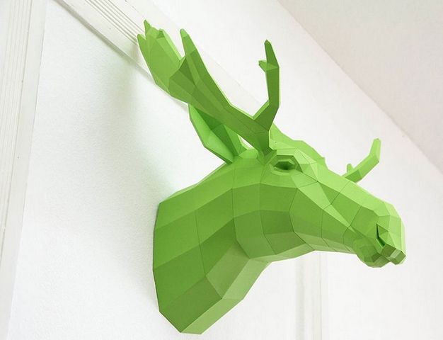 This artist has transformed 3D graphics in paper sculpture. It seems they are about to have begun to move!