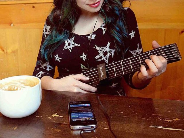 "SMART GUITAR" JAMSTIK: Learn to play silently
