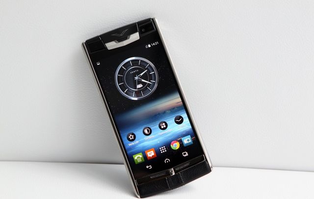 Review Vertu Signature Touch. Expensive and very powerful smartphone