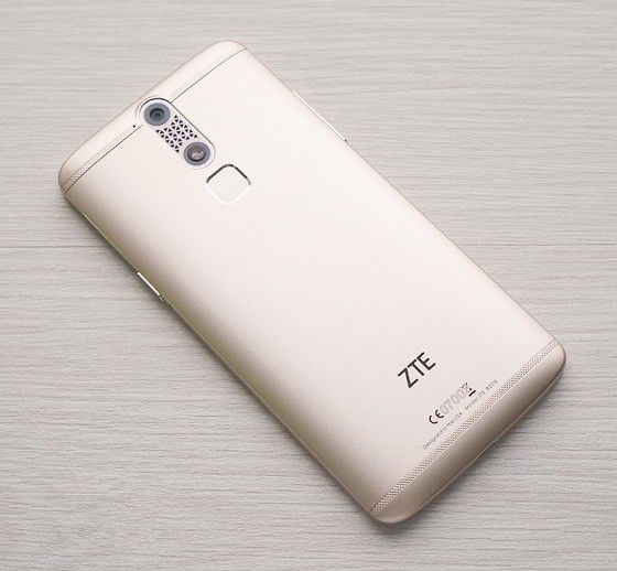 First look at the ZTE Axon Mini