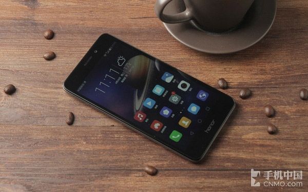 Huawei Honor 5C: announcement of budget smartphone in a metal body