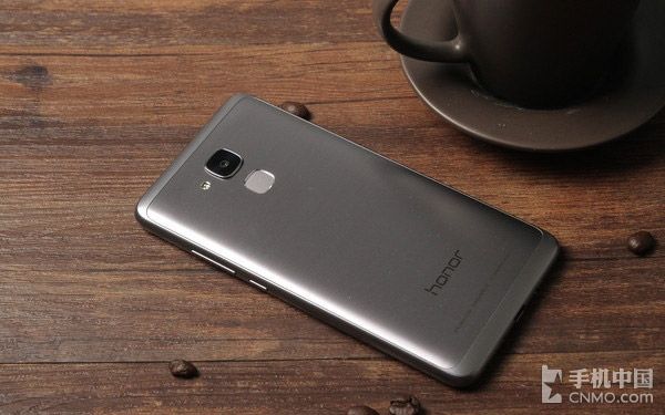 Huawei Honor 5C: announcement of budget smartphone in a metal body