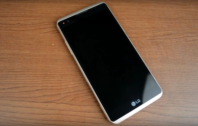 LG X Power K220DS Review: smartphone with large battery