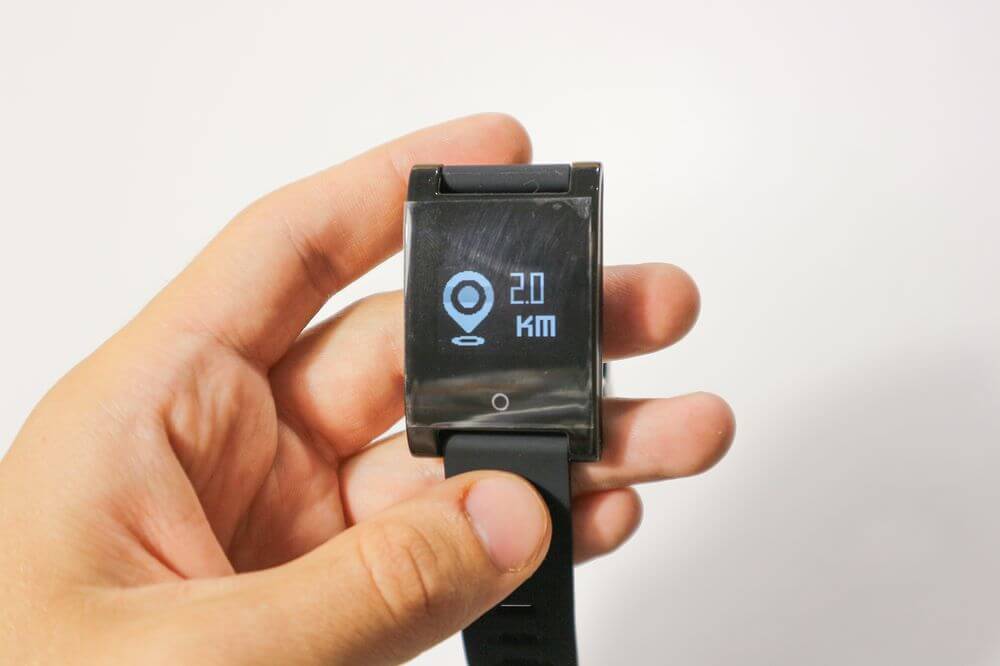 Review DOMINO DM68: Fitness tracker and SmartWatch with useful English app
