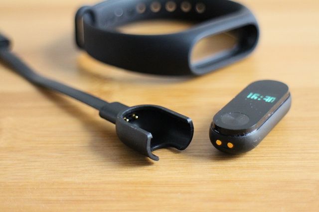 Xiaomi Mi Band 2: where to buy cheaper? Best Deal & Coupon