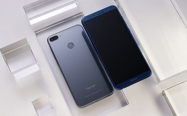 Honor 9 Lite: four cameras and a "frameless" screen in the budget segment