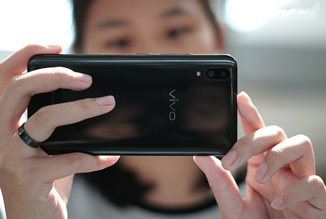 Vivo X21 Review: smartphone with a built-in display scanner fingerprint