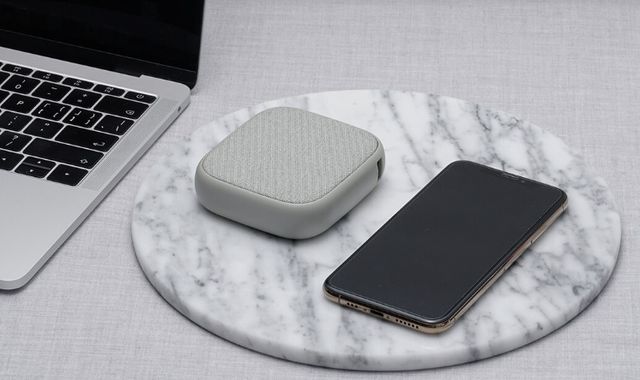 Xiaomi SOLOVE FIRST REVIEW: Wireless Charging Powder Bank