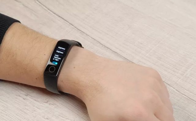 Honor Band 5 or Xiaomi Mi Band 4: Fitness Bracelets 2019