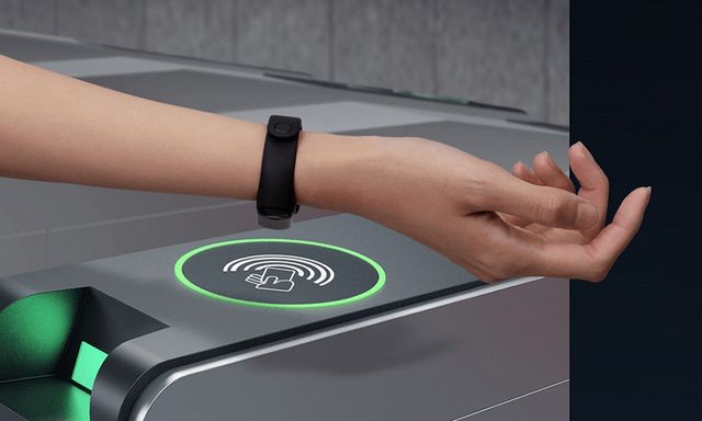 The whole truth about fitness bracelets with NFC and Alipay