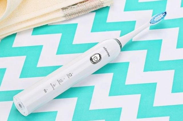 Alfawise RTB200 LJ - ST206 FIRST REVIEW: Electric toothbrush