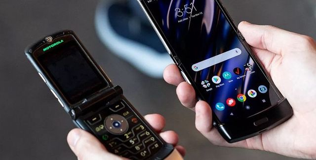 The smartphone Moto Razr 2019 is incredibly popular