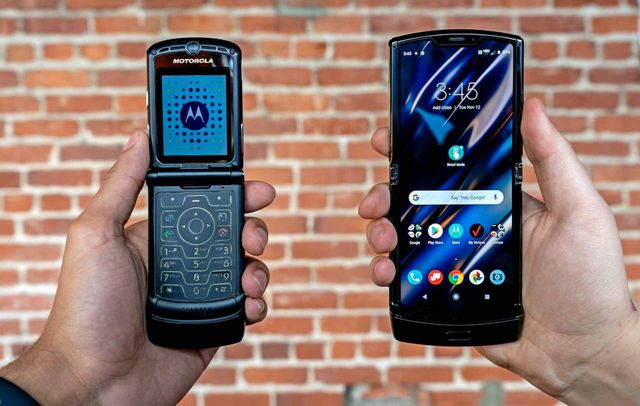 The smartphone Moto Razr 2019 is incredibly popular