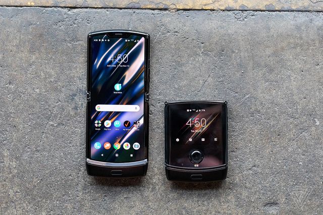 The smartphone Moto Razr 2019 is incredibly popular