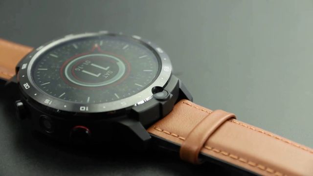 Oukitel Z32 First Review: Smartwatch with Wireless Charging