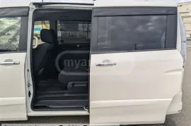 Nissan, Serena