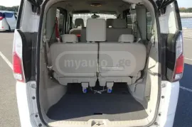 Nissan, Serena