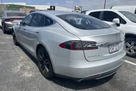 Tesla, Model S