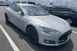 Tesla, Model S